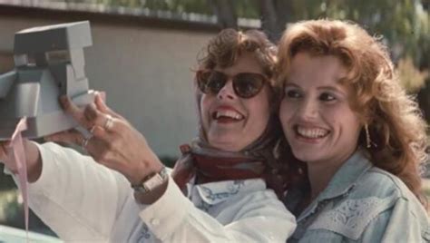 Thelma & Louise - Un viaggio stravagante verso la libertà con una colonna sonora indimenticabile!